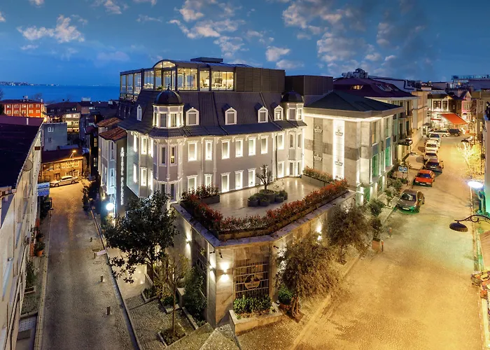 Отель Amiral Palace Boutique Class